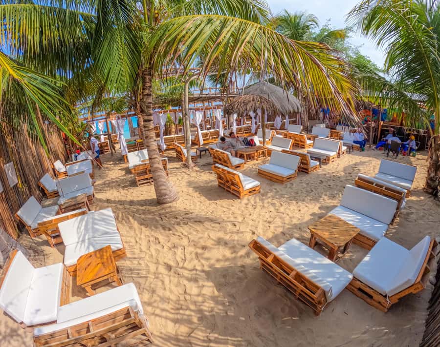 Cartagena: Rosario Islands Day Tour with Snorkel & Lunch - Guides and boat crew: what makes the day feel smooth