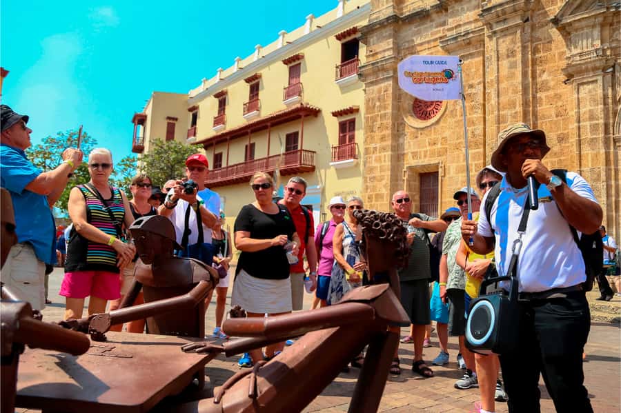 Cartagena: Shared Walking Tour of the Colonial Old Town - Conquerors, pirates, and local legends: how the guide keeps it believable