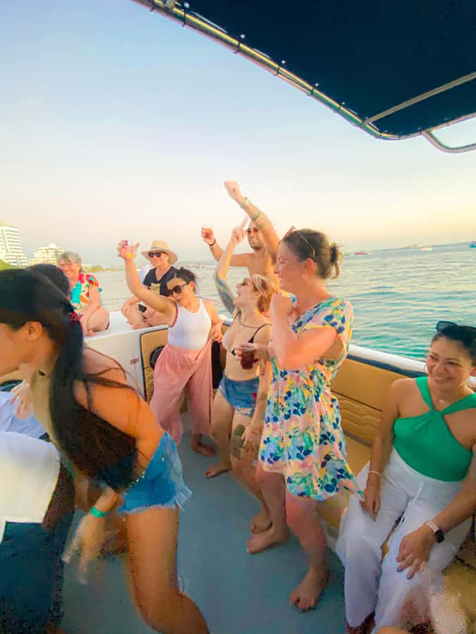 Cartagena: Speed Boat Party on the Bay with open bar - Cartagena Bay at Night: What the Speed Boat Party Really Delivers