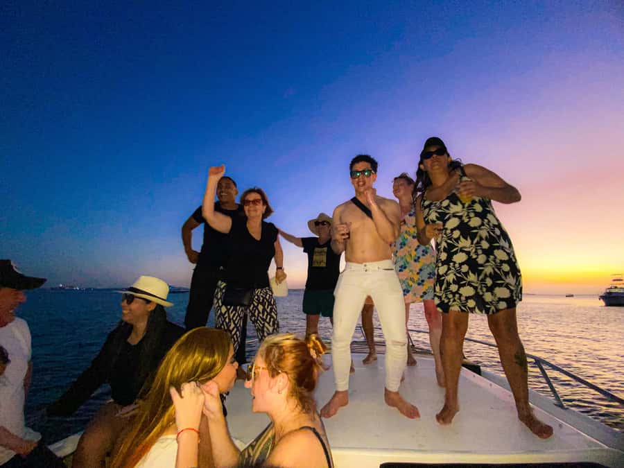 Cartagena: Speed Boat Party on the Bay with open bar - Open Bar and the On-Board Animator: The Party Engine