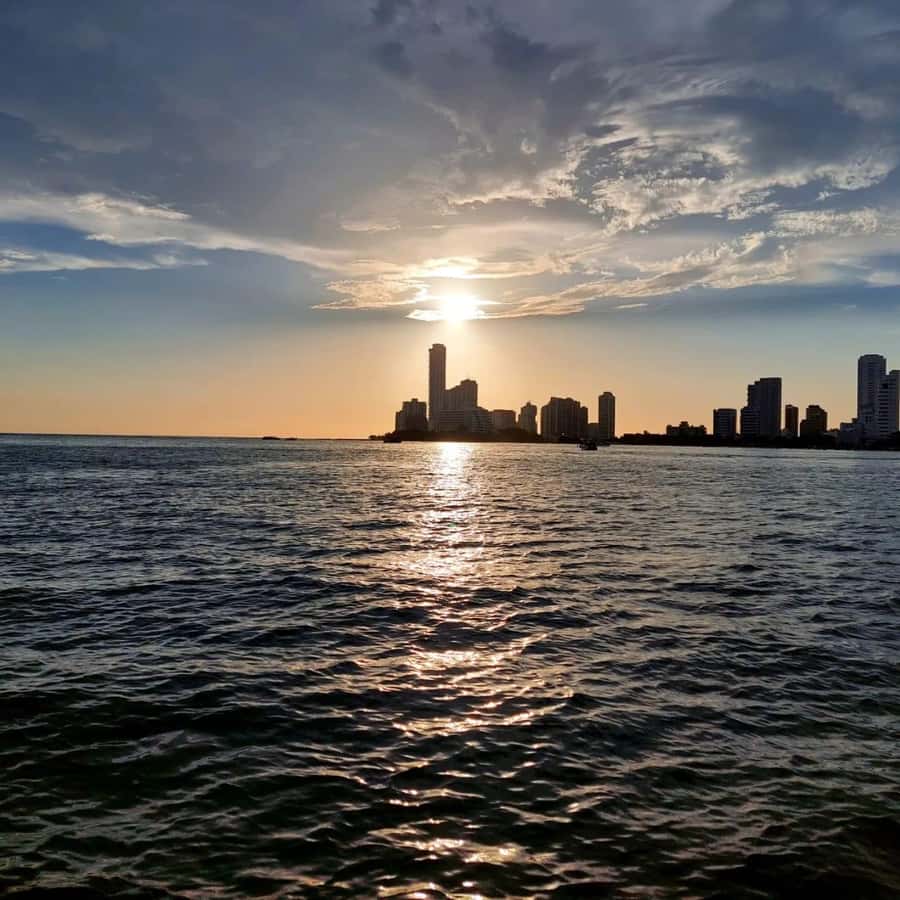 Cartagena: Sunset baytour with Dj, drinks and disco - Sunset speed-boat party starts at Muelle de los Pegasos (4:45PM)