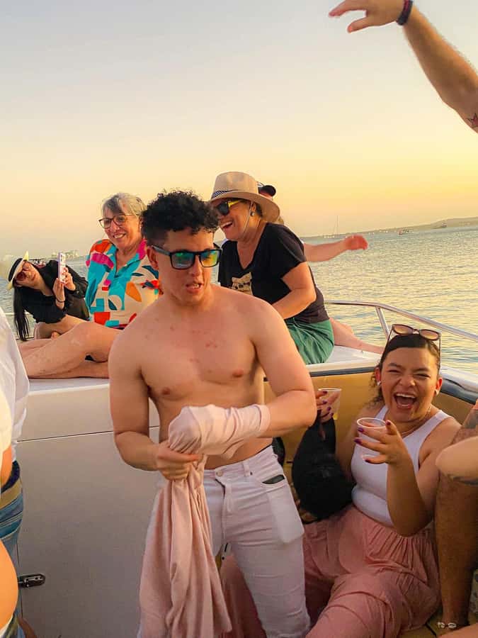 Cartagena: Sunset in boat in the bay with music and liquor - What to bring (so the boat part feels easy)