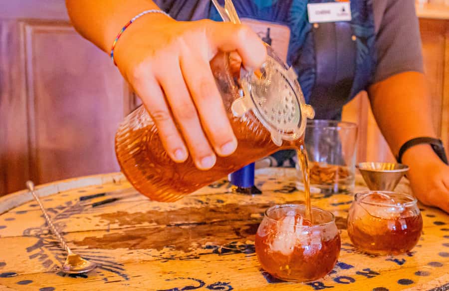 Cartagena: The Legendary Colombian Rum and Chocolate Tasting - Rum tasting in motion: what the guide will bring to the table