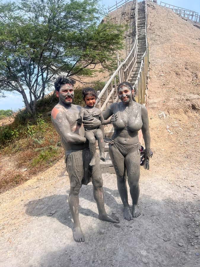 Cartagena: Totumo Mud Volcano with Bilingual Guide - Getting out, rinsing off, and taking the best photos