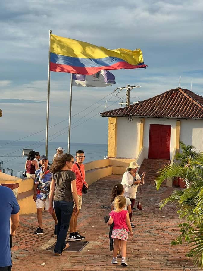Cartagena: Tour the emblematic Cerro de la Popa - Transport and guide quality: what to watch for