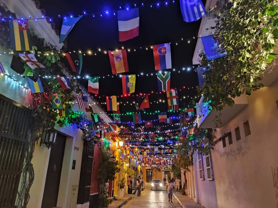 Cartagena: Walled City and Getsemani Shared Walking Tour - Should I book this shared walking tour?