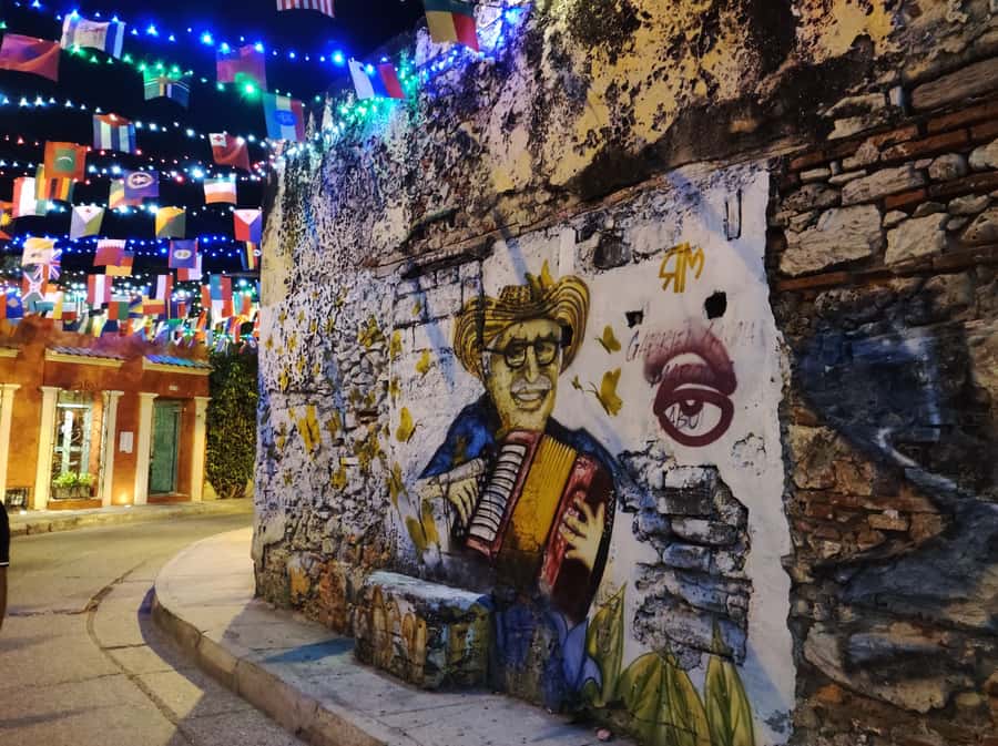 Cartagena: Walled City and Getsemani Shared Walking Tour - Getsemaní on foot: street art, local life, and color on every corner