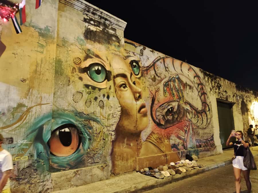 Cartagena: Walled City and Getsemani Shared Walking Tour - Shared tour value: how the guide keeps everyone together