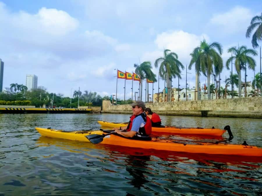 Cartagena: Walled City Kayak Tour - Camellón de los Mártires, the Román Bridge, and Wall-Against-Pirates Thinking