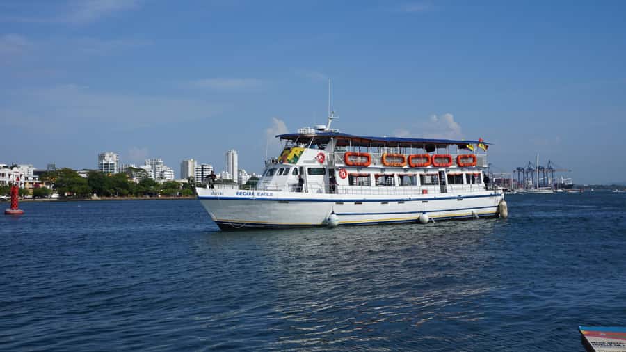 Cartagena: White Night Boat Tour with Dinner and Open Bar - Drinks Rules and What You Should Bring (and Not Bring)