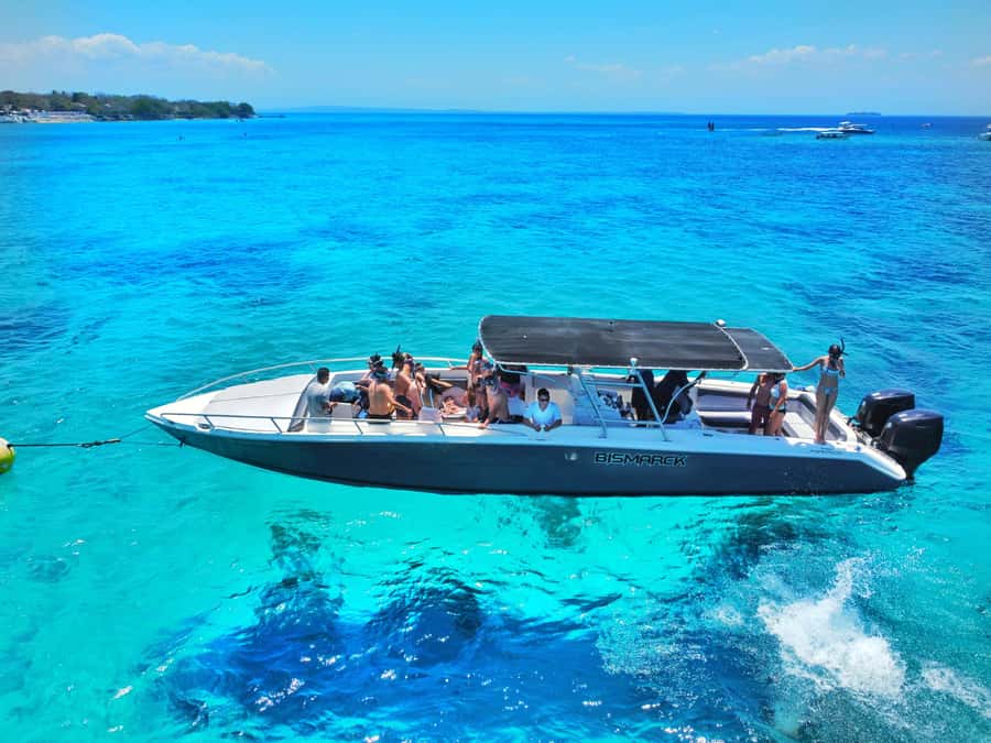 Cholon Forever Boat Party - The Rosario Islands stop: swim first, party second