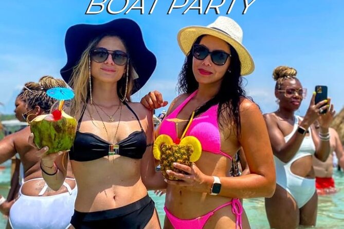 Cholon The party island, with DJ on board - Music on board and the staff who set the tone