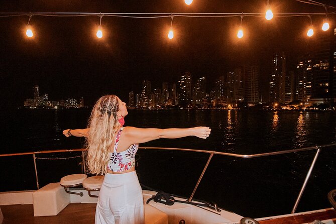 Dinner cruise on Cartagena's bay with Sibarita Master - Where You Meet and When: La Bodeguita Timing That Keeps the Night Smooth