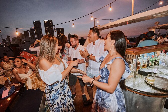 Dinner cruise on Cartagena's bay with Sibarita Master - Music and Atmosphere: When It’s Romantic and When It’s Party-Like