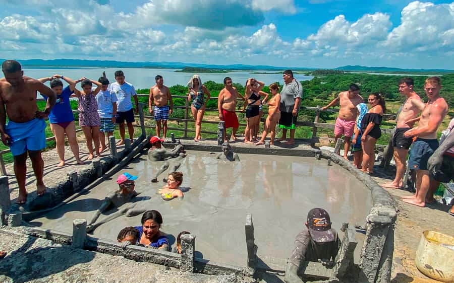 Enjoy the totumo volcano from cartagena + snack - Pickup, Van Time, and the Reality of a Packed Schedule