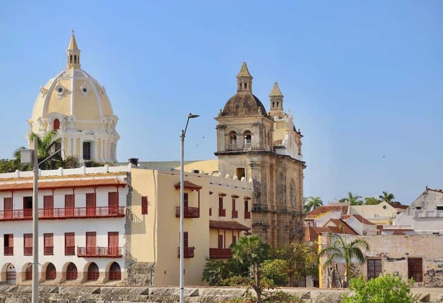 Exotic Yacht - Tour through the bay of Cartagena - The onboard vibe: crossover music, table service, and an open bar