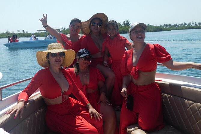 Family Day Trip - Private Boat Charter To The Rosario Islands - Stop 1: Islas de Rosario, Beach Clubs, and Time to Swim