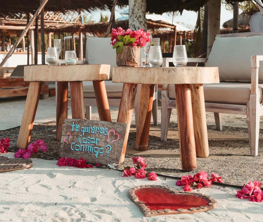 Fenix Beach Island Dinner - The 7:00 p.m. private boat ride across Cartagena Bay