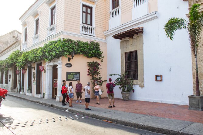 Gabriel Garcia Marquez Shared Tour: the magical Cartagena - Plaza de San Diego: the neighborhood lens for young Gabo