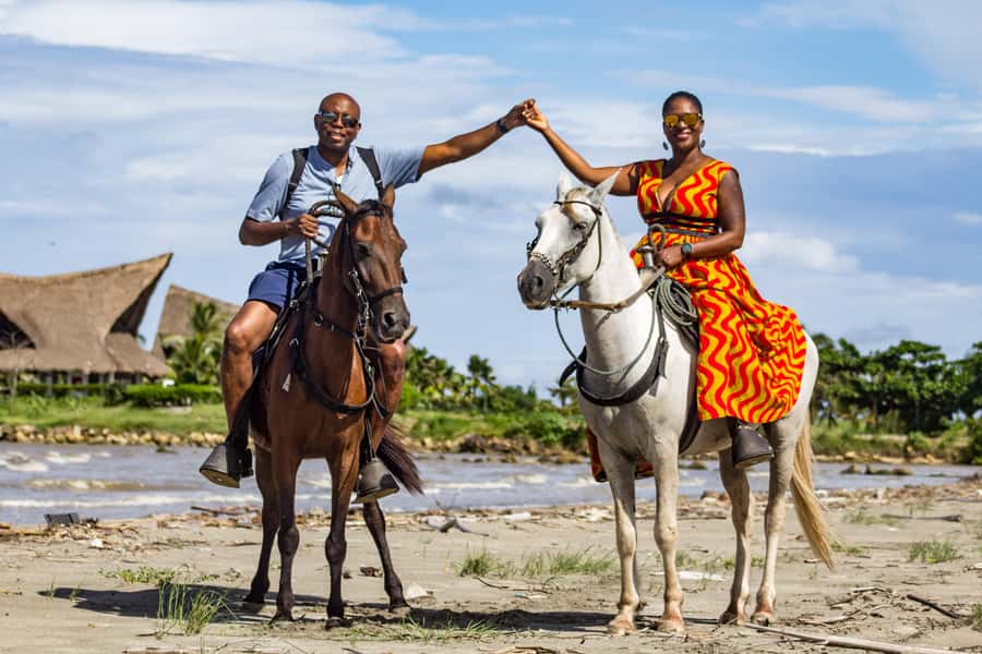 HORSE TOUR IN CARTAGENA BEACH - Getting to Manzanillo del Mar: the quick, easy escape from Cartagena