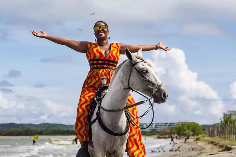 HORSE TOUR IN CARTAGENA BEACH - Meeting your horse: how the guides match the ride to your comfort