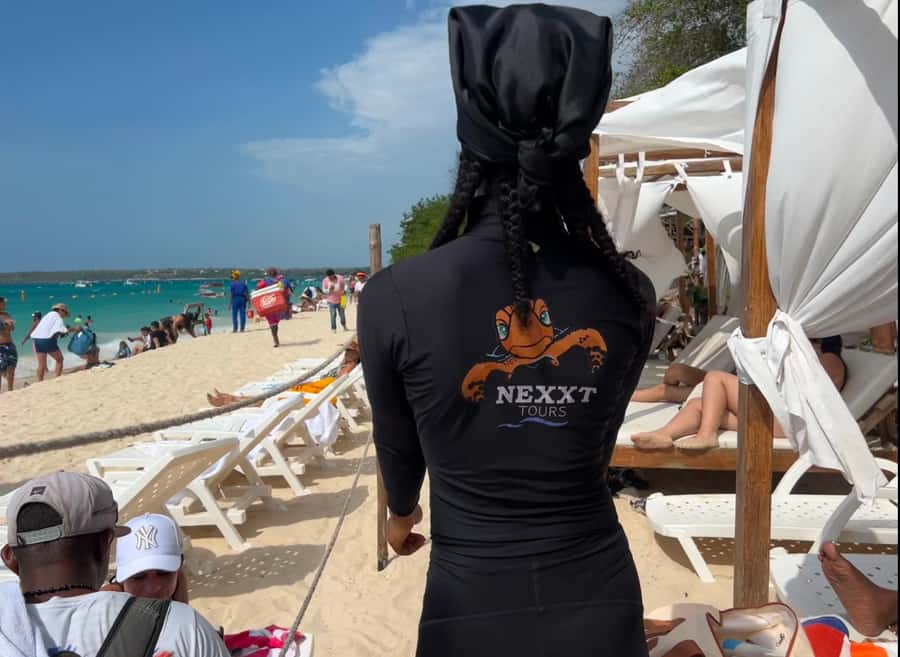 Isla Barú: Beach Club Access and Tour of the National Aviary - Playa Blanca on Barú: Beach time with lunch voucher value