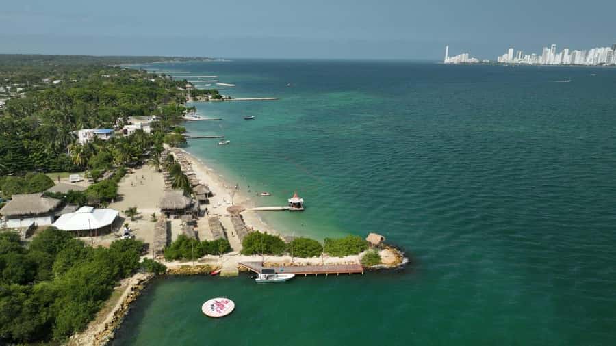 Isla Tierra Bomba beach club: Day Pass with typical food - Isla Tierra Bomba: the easy way to feel the Caribbean for a day