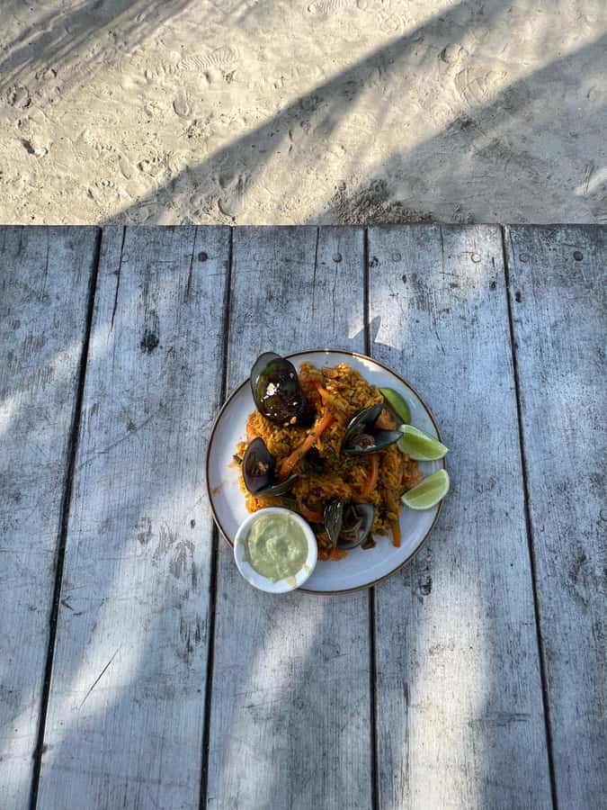 Isla Tierra Bomba beach club: Day Pass with typical food - Lunch that actually fits different appetites