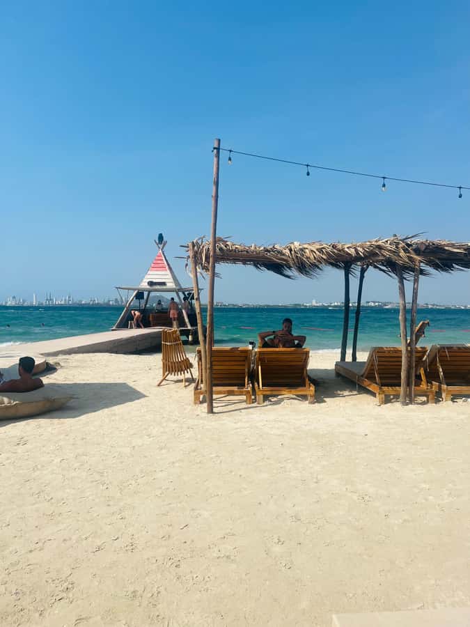 Isla Tierra Bomba beach club: Day Pass with typical food - Getting to Tierra Bomba: the Bodeguita dock and what to budget