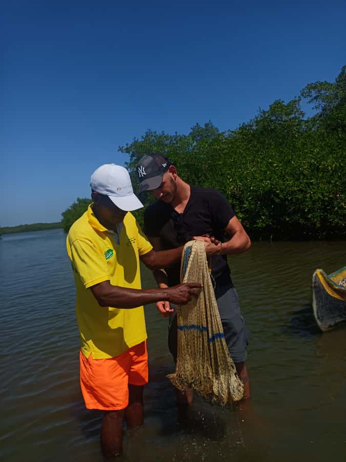 Mangroves, cultural fishing, black heritage town and lunch - Boat time in the mangroves: leafy tunnels and real fishing practice