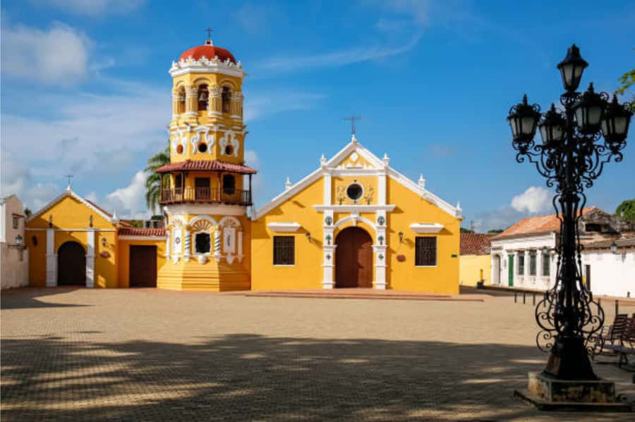 Mompox Caribbean Routes - Arrival in Mompox: cobblestones, history, and real walking time