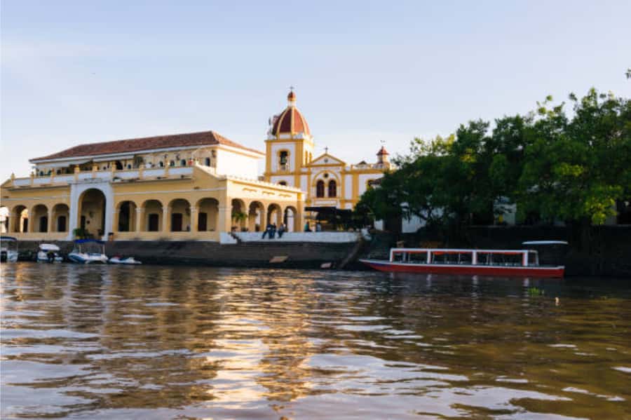 Mompox Caribbean Routes - Lunch by the Magdalena: when the river is part of the meal