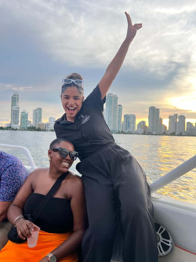 Nightlife: sunset boat party + tour of the old town - Should You Book This Sunset Boat and Getsemaní Night Tour?