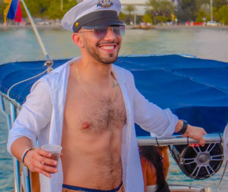 Party Boat in Cartagena Bay with NightClub Ticket - Open bar on a small boat: what you get and how it feels