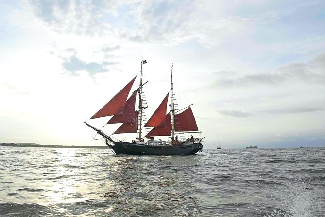 Premium Pirate Beach Adventure, Open sea Rope Swing, Drinks+Lunch - Cartagena From the Water: What This Pirate Adventure Really Feels Like