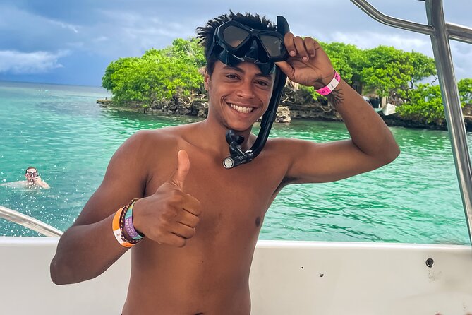 Rosario Islands Trip visiting Cholon, Playa Blanca and Snorkel - Playa Blanca on Baru Island: lunch plus classic Cartagena beach time