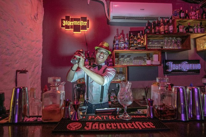 Salsa Tour in Cartagena with admission Ticket to Café Havana - Welcome drink energy: the moment you loosen up
