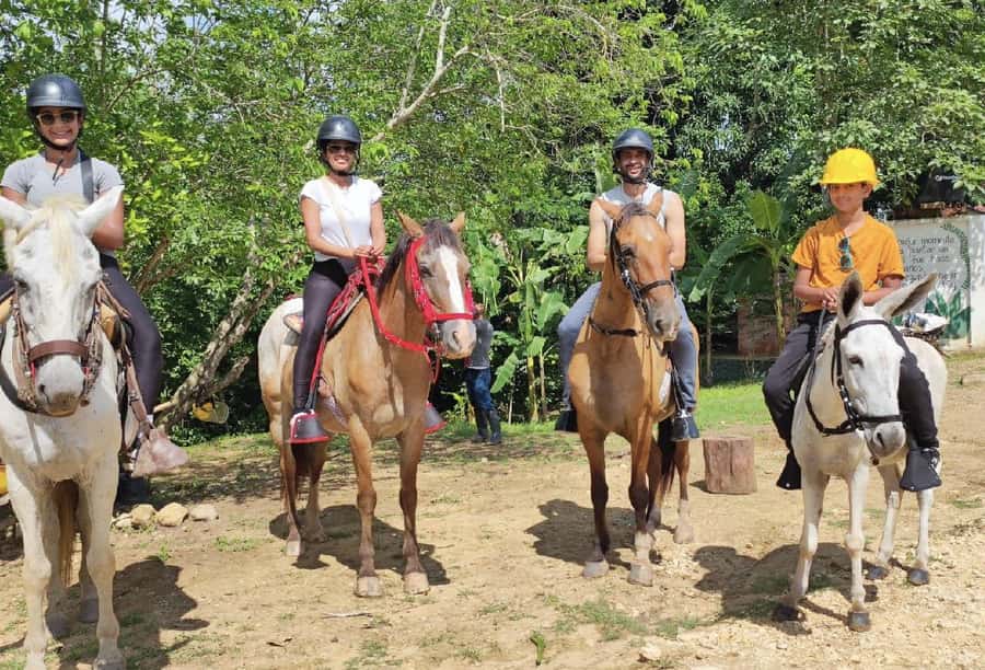 Scenic Horseback Ride in Tropical Mountain Reserve - The 15-kilometer horseback ride through mountain trails