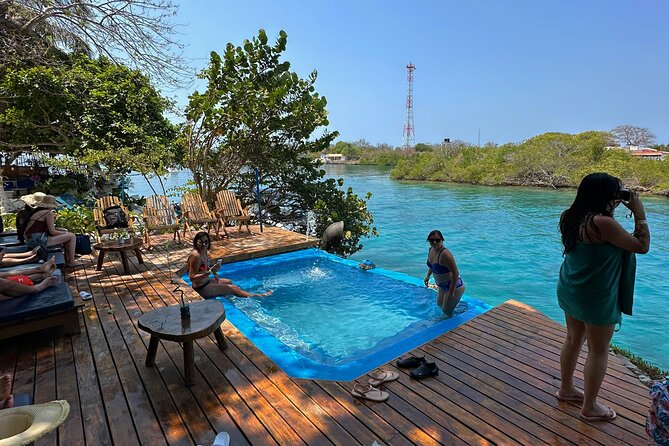 Sport Boat : Rosario Island,lunch on private island - Price and value: what $134 buys in the Rosario islands day