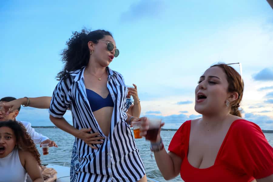 The best sunset tour in the bay: Open bar party & fun - The Sunset Cruise Itself: Timing, Music, and the Best Views