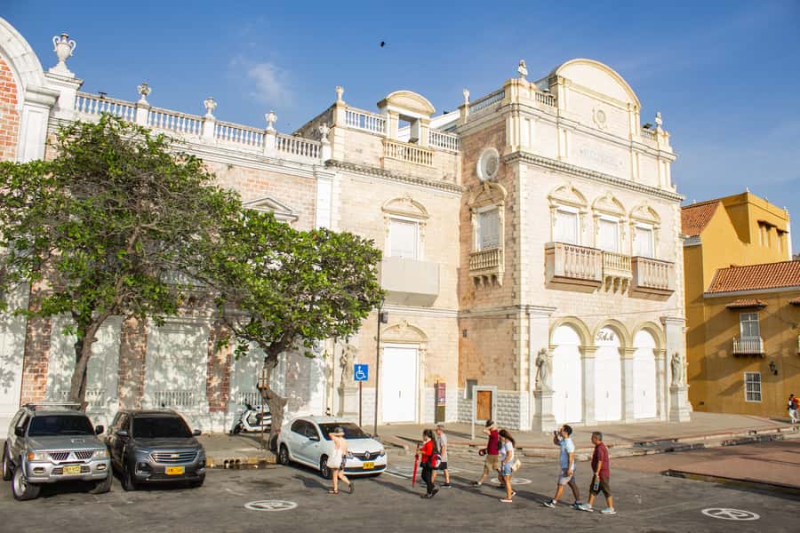 Tour Compartido de Gabriel García Marquez en Cartagena - Plaza de San Diego: the literary mood you can stand in