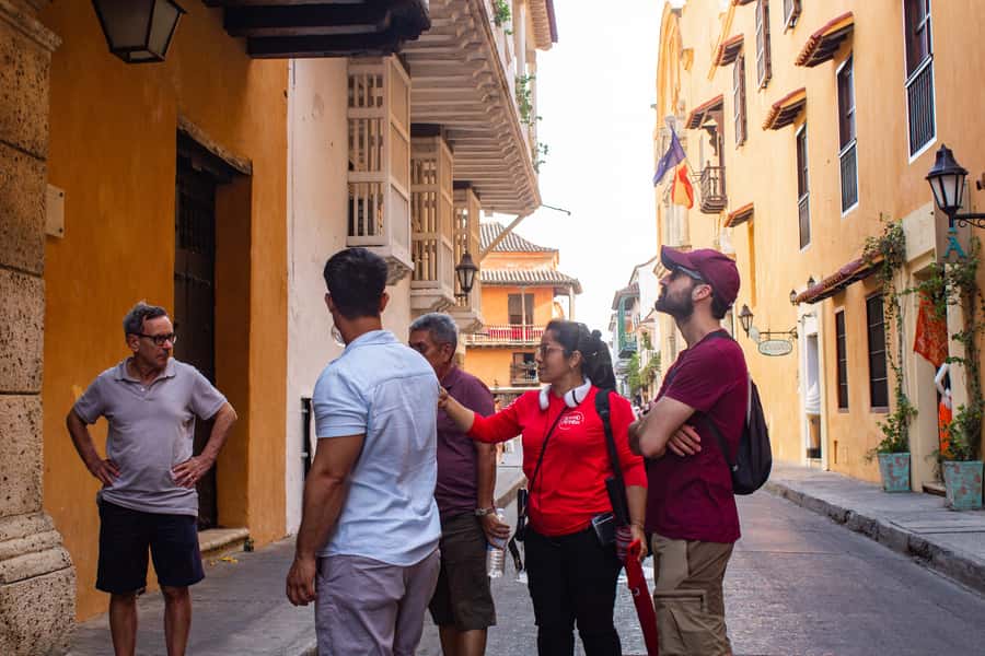 Tour Compartido de Gabriel García Marquez en Cartagena - Included extras that make it smoother (and a little fun)