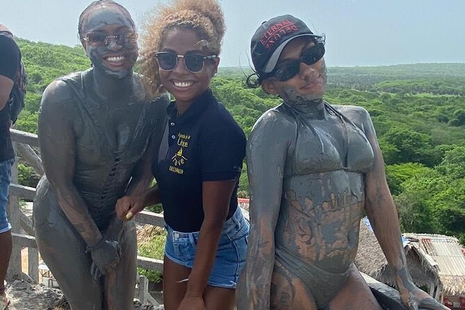 Tour to the Mud Volcano in Cartagena with Lunch - Totumo Mud Volcano: the warm mud “floating” moment