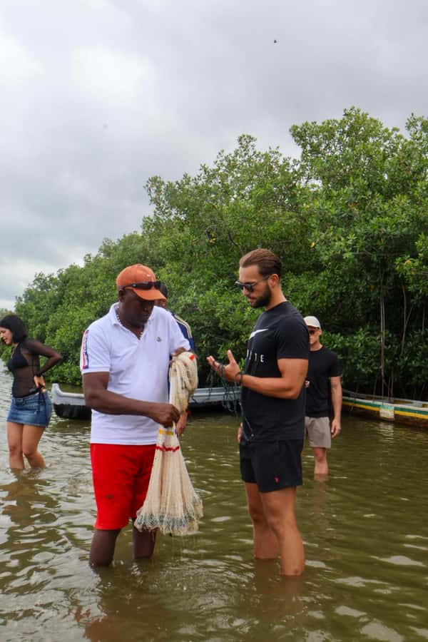 Typical lunch on beach, mangrove tour & fishing with natives - Bolívar mangroves: what makes this outing feel real