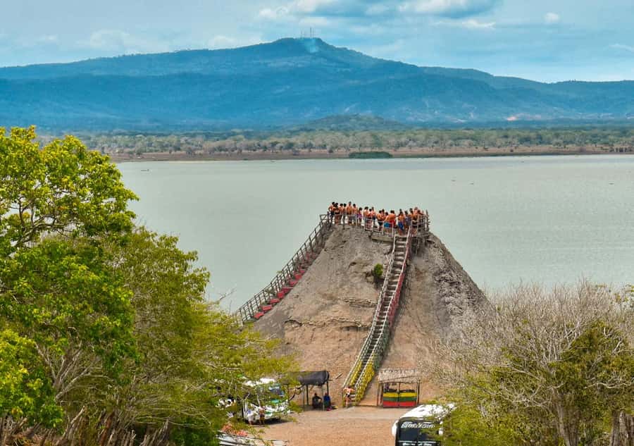 Volcan del Totumo + Playa + Piscina - Small cautions: crowds, tight spaces, and comfort limits