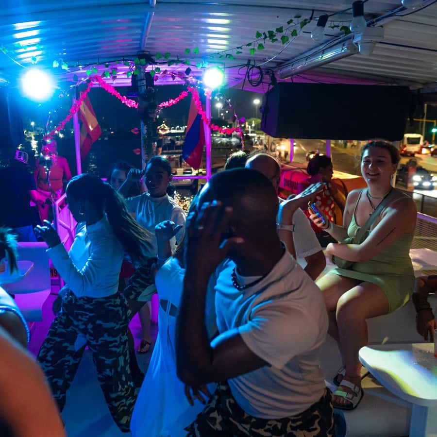 White Night Boat Party: Dinner Buffet, Dancing and Open Bar - How the White Night Boat Party plays out on the bay
